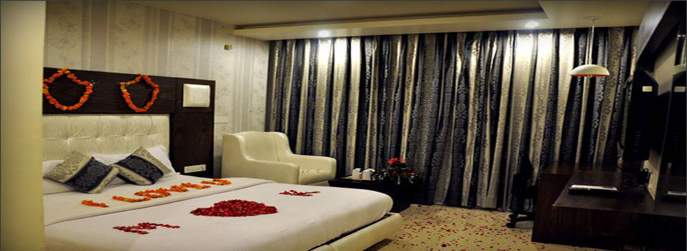 Hotel Diamond Plaza Chandīgarh Esterno foto