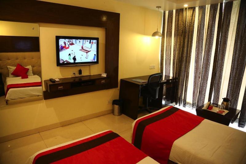 Hotel Diamond Plaza Chandīgarh Esterno foto