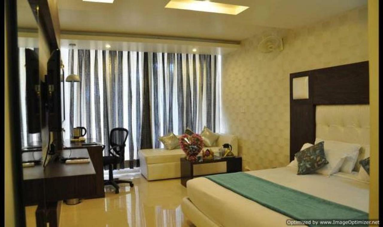 Hotel Diamond Plaza Chandīgarh Esterno foto