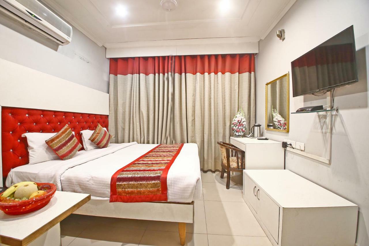Hotel Diamond Plaza Chandīgarh Esterno foto