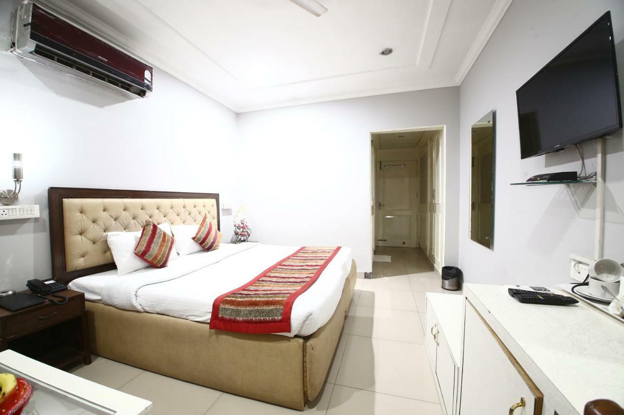 Hotel Diamond Plaza Chandīgarh Esterno foto