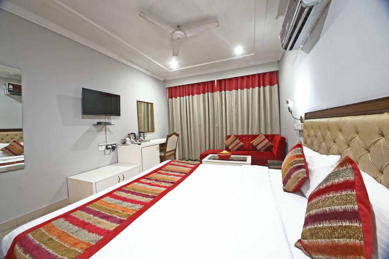 Hotel Diamond Plaza Chandīgarh Esterno foto