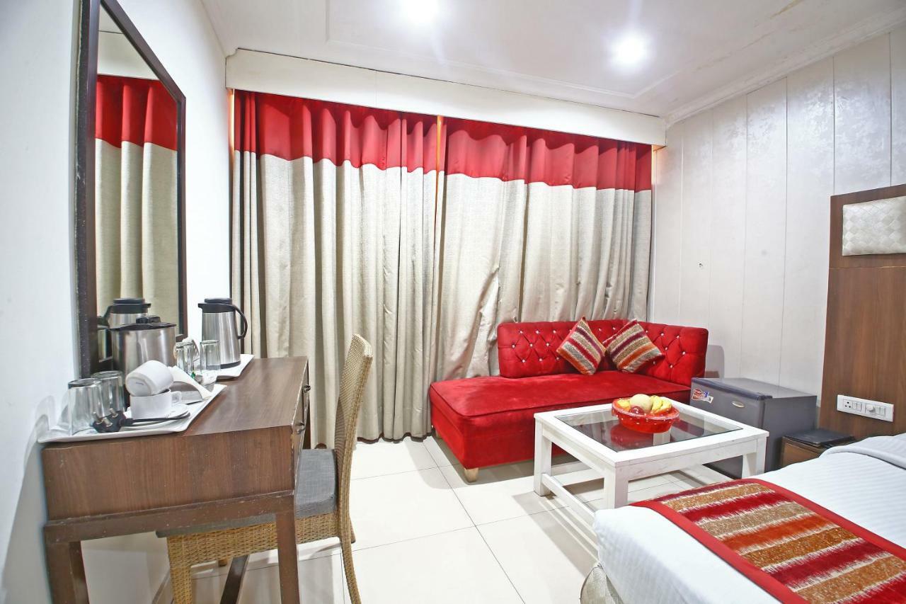 Hotel Diamond Plaza Chandīgarh Esterno foto