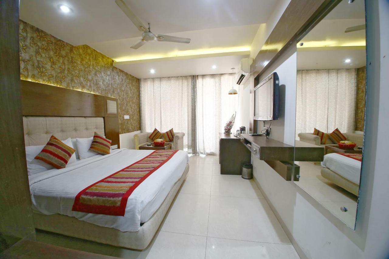 Hotel Diamond Plaza Chandīgarh Esterno foto