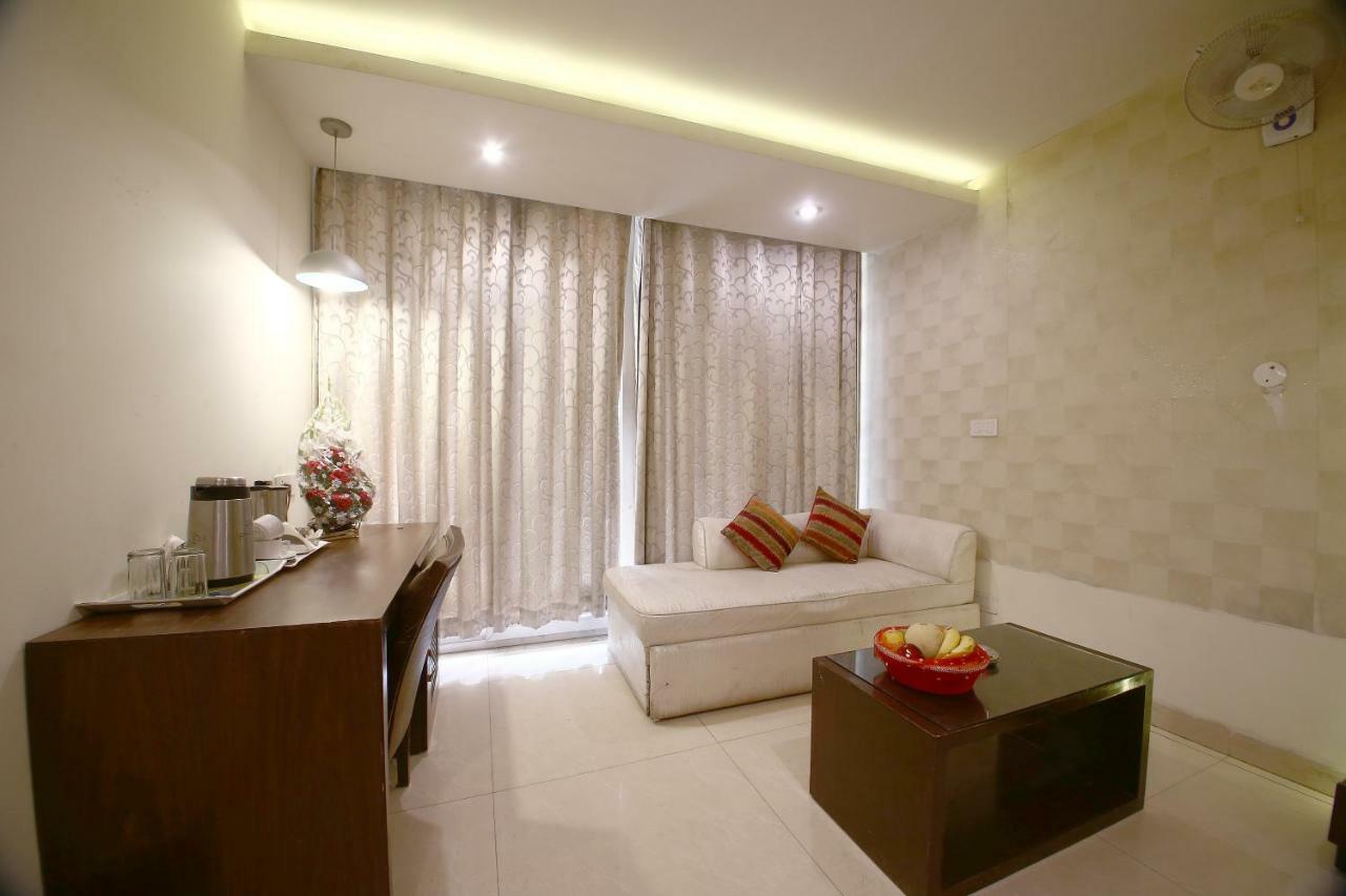 Hotel Diamond Plaza Chandīgarh Esterno foto