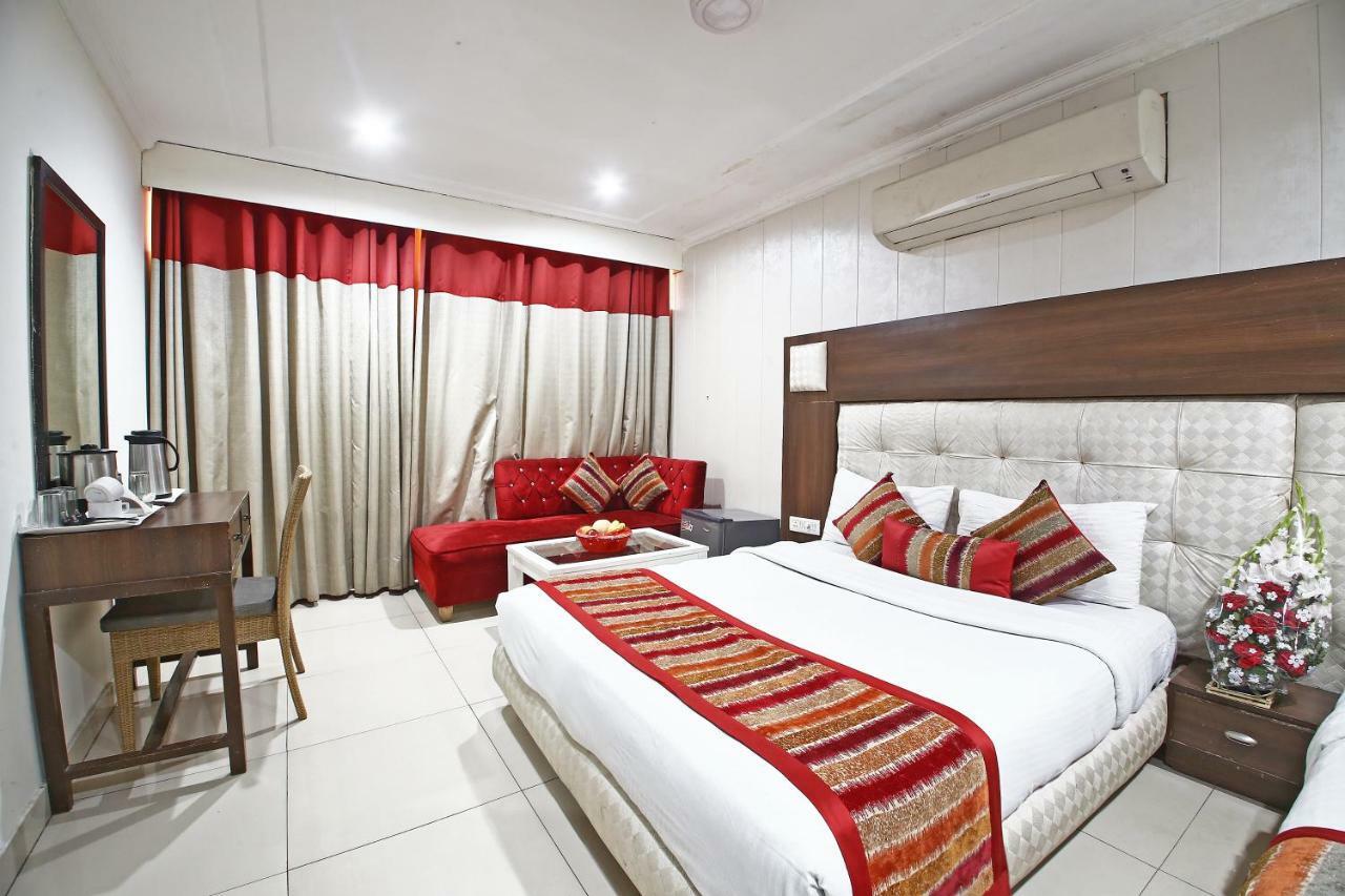Hotel Diamond Plaza Chandīgarh Esterno foto