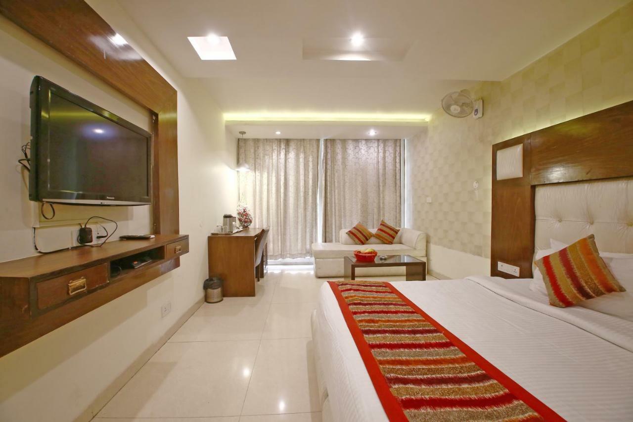 Hotel Diamond Plaza Chandīgarh Esterno foto