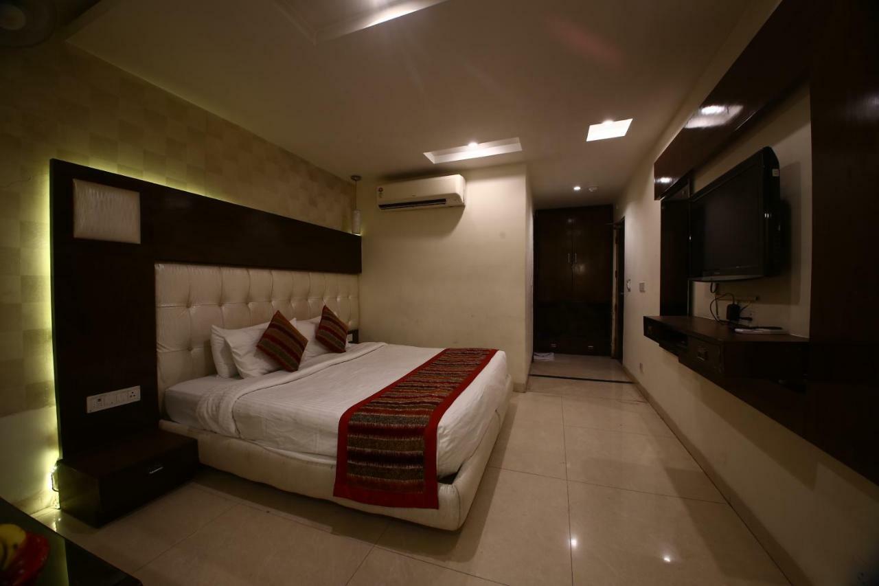 Hotel Diamond Plaza Chandīgarh Esterno foto