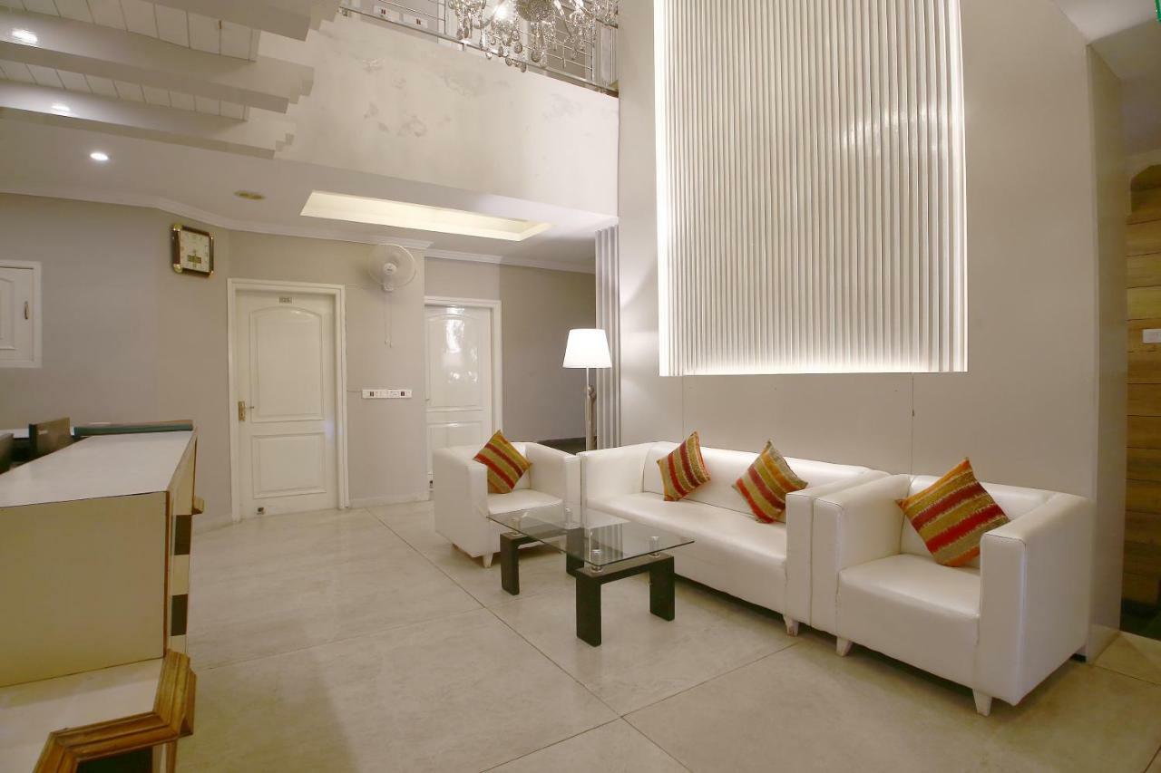 Hotel Diamond Plaza Chandīgarh Esterno foto