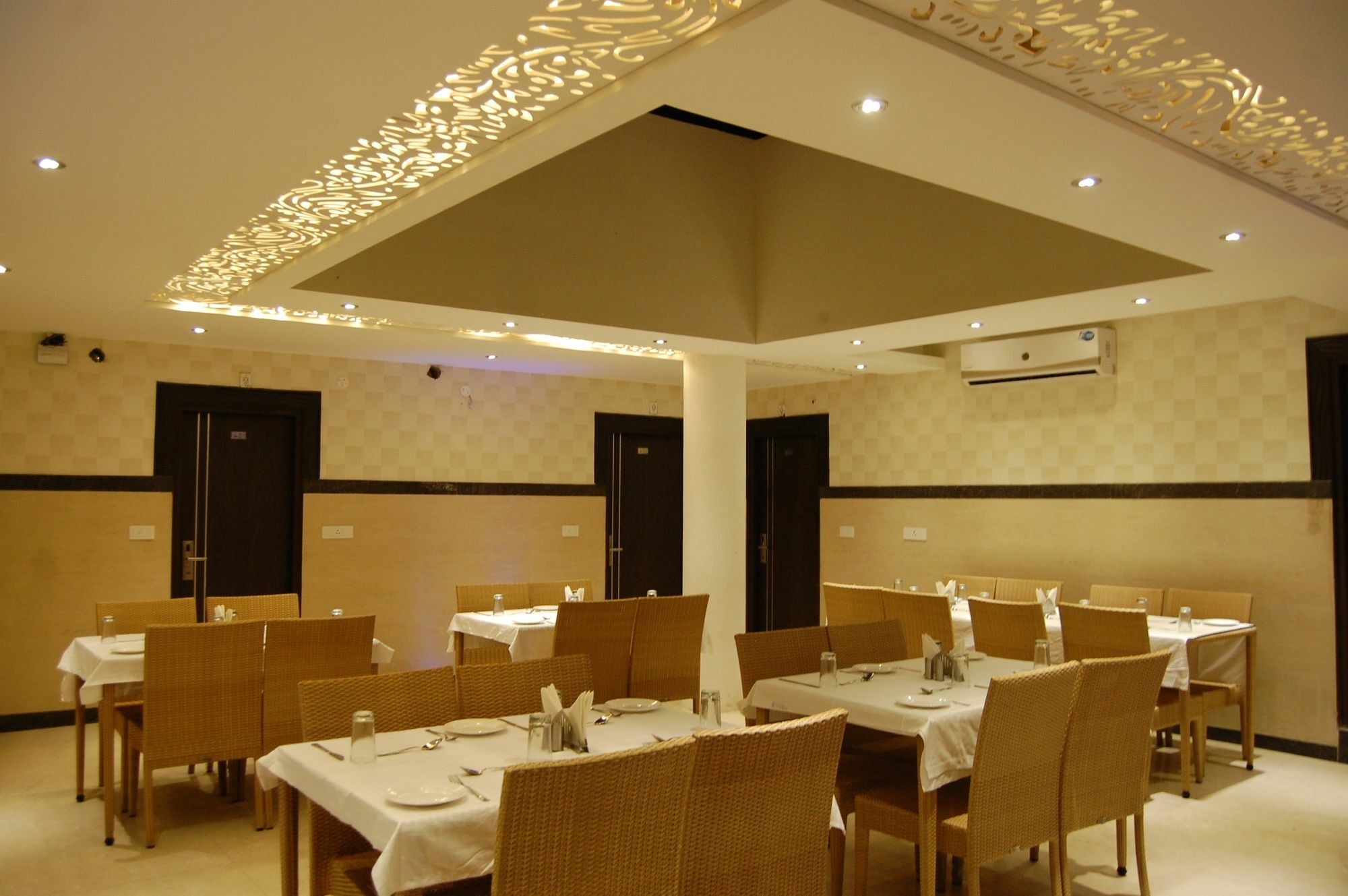 Hotel Diamond Plaza Chandīgarh Esterno foto